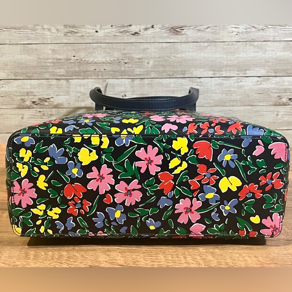 Kate Spade Shoreside Flora Tote - Picture 3 of 6